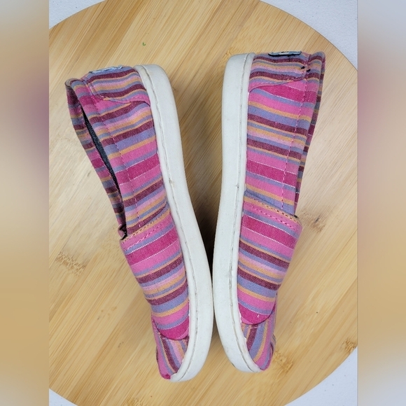 Tom's Avalon Raspberry Striped Girl Slip On Shoes Size 13 - Picture 6 of 10
